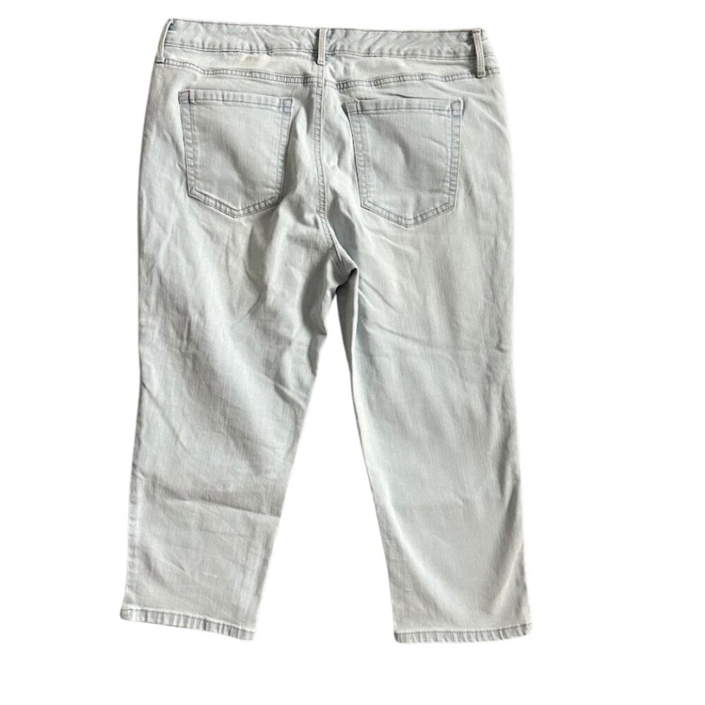 Charter Club Bristol Capri Size 14P Tummy Control Blue Denim - Picture 6 of 9